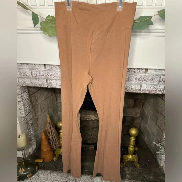 PINK by Victorias Secret Camel Colored crossover waist leggings size Large - Picture 1 of 4